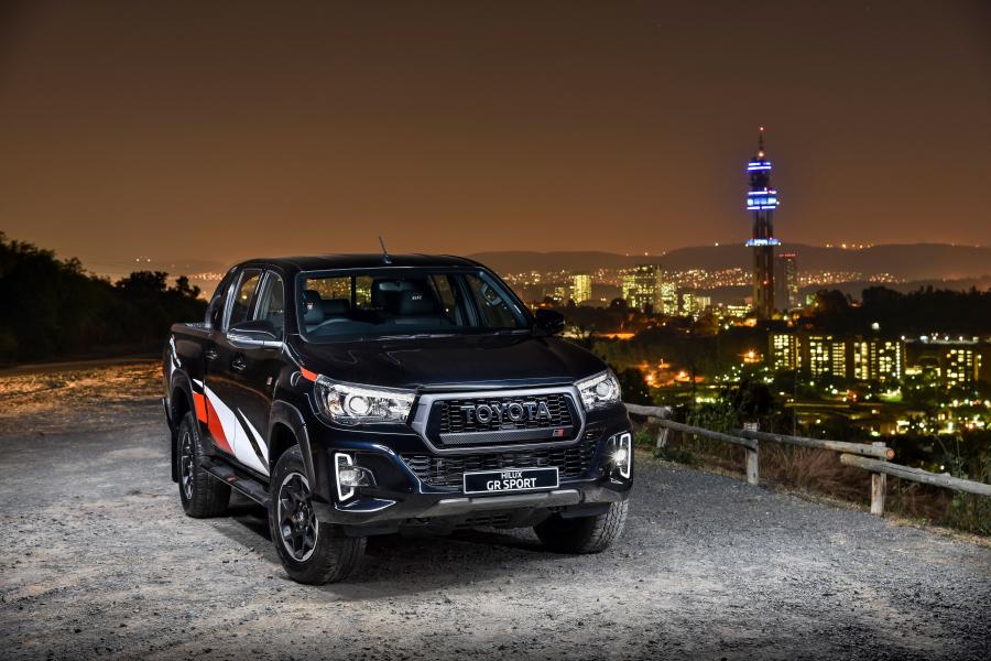  Toyota Hilux GR Sport Double Cab 2019 года  (ZA) (фото 8 из 43)